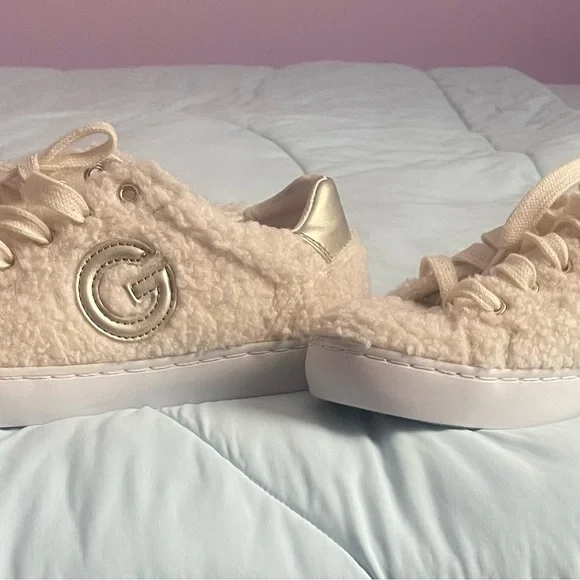 GBG Los Angeles sherpa sneakers, comfy sherpa sneakers. Size 7 - Picture 3 of 4